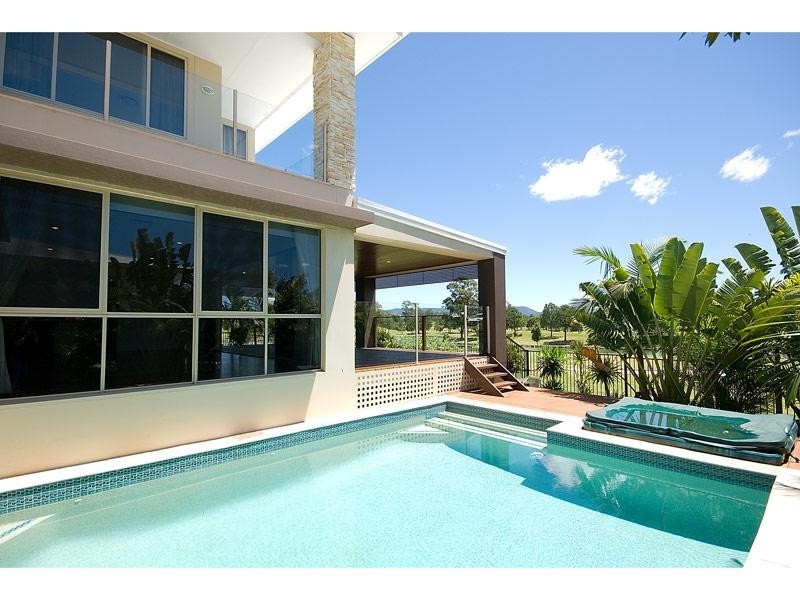 1021 Lakeview Terrace, Benowa QLD 4217