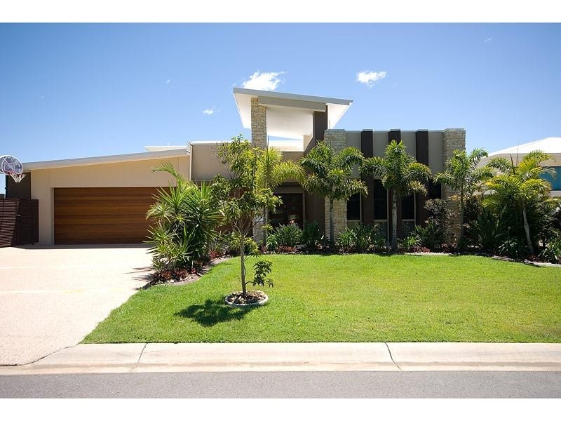 1021 Lakeview Terrace, Benowa QLD 4217