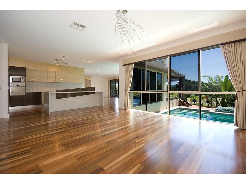 1021 Lakeview Terrace, Benowa QLD 4217