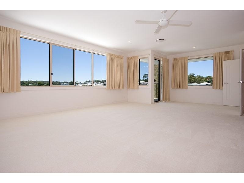 1021 Lakeview Terrace, Benowa QLD 4217