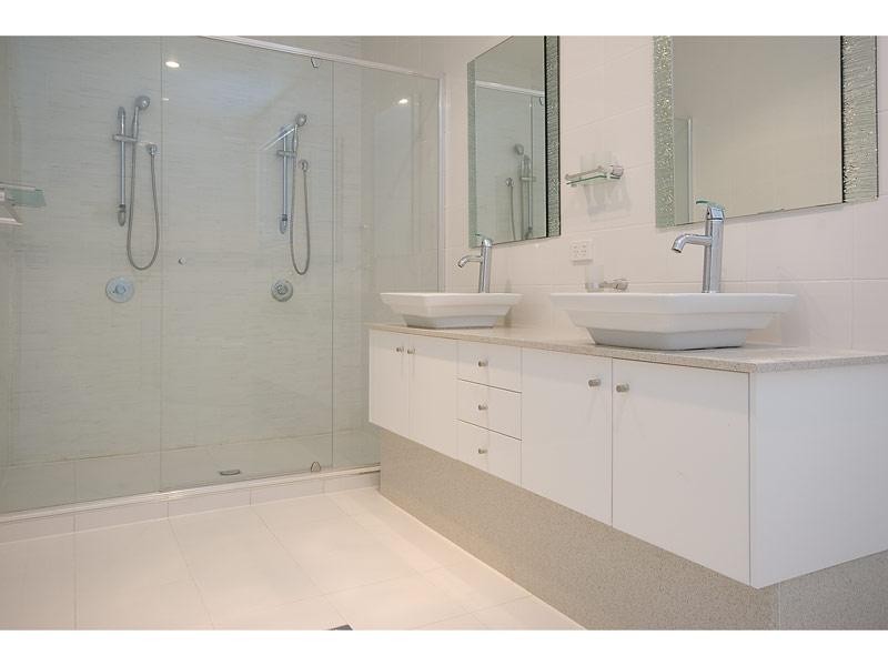 1021 Lakeview Terrace, Benowa QLD 4217