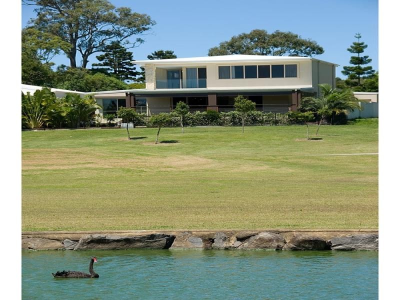 1021 Lakeview Terrace, Benowa QLD 4217