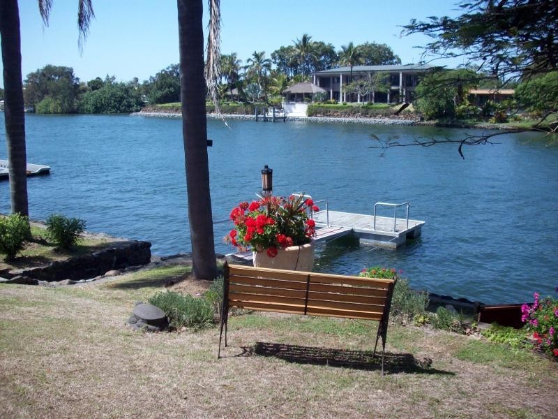 1 La Spezia, Isle Of Capri QLD 4217