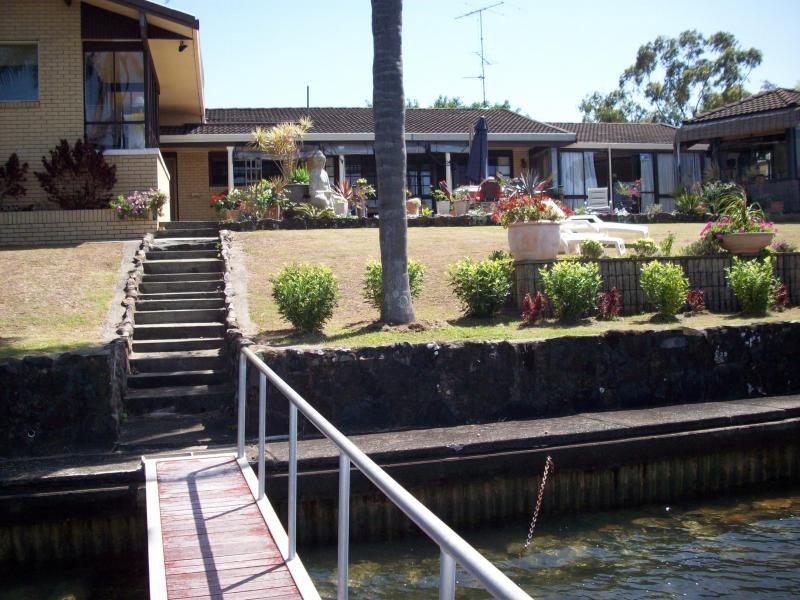 1 La Spezia, Isle Of Capri QLD 4217