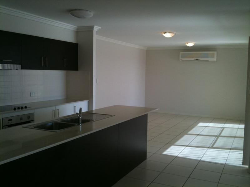 8 Proud Street, Labrador QLD 4215