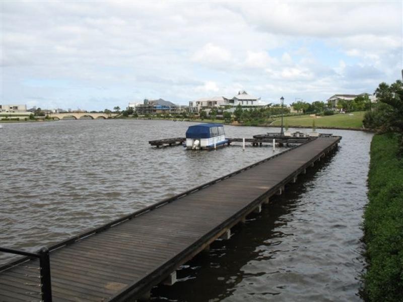 2/1 The Boulevard, Emeral Lakes, Carrara QLD 4211