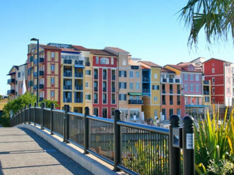 2/1 The Boulevard, Emeral Lakes, Carrara QLD 4211