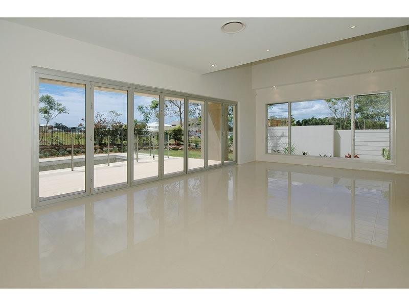 2/5022 Riverwood Grove, Benowa QLD 4217