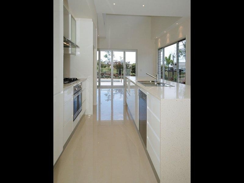 2/5022 Riverwood Grove, Benowa QLD 4217