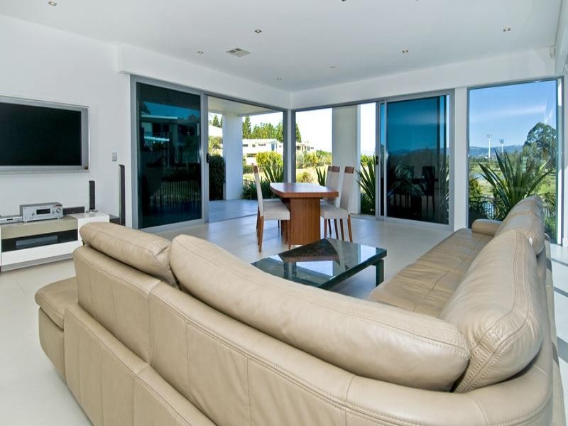 1028 Lakeview Terrace, Benowa QLD 4217