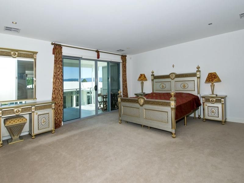 1028 Lakeview Terrace, Benowa QLD 4217