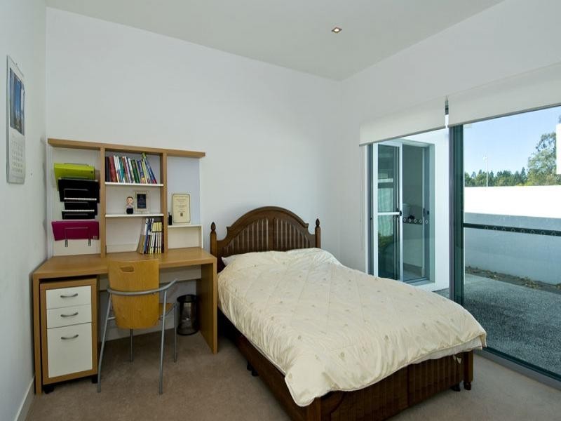 1028 Lakeview Terrace, Benowa QLD 4217