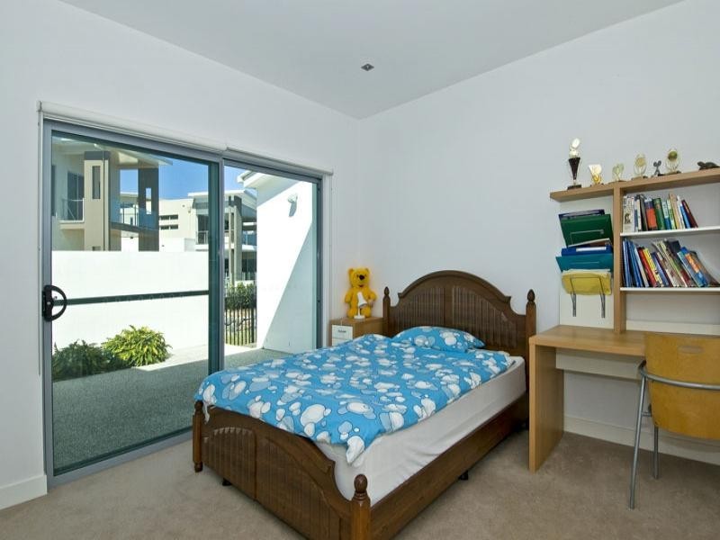 1028 Lakeview Terrace, Benowa QLD 4217