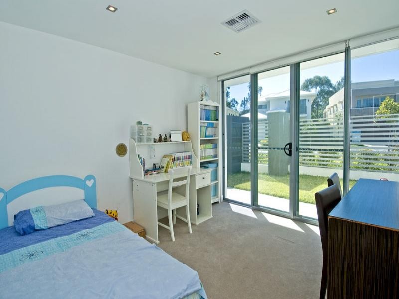 1028 Lakeview Terrace, Benowa QLD 4217