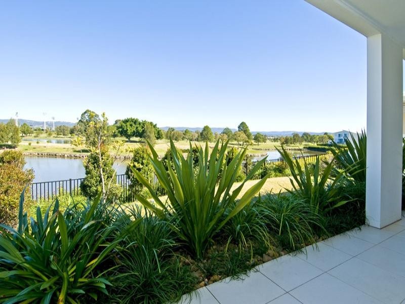 1028 Lakeview Terrace, Benowa QLD 4217