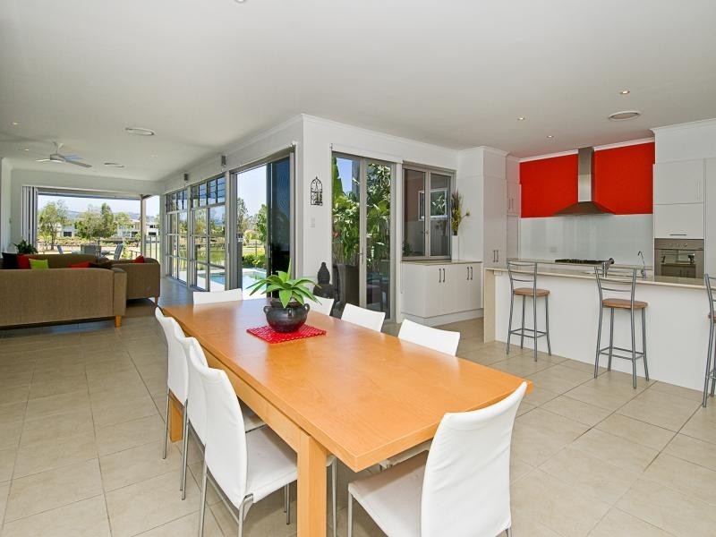 2013 The Boulevarde, Benowa QLD 4217