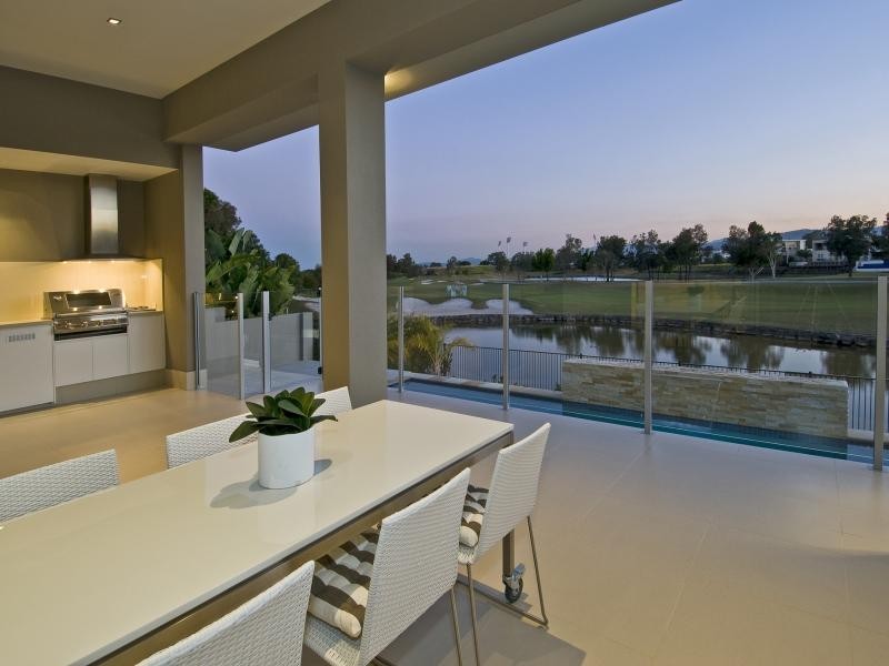 2014 The Boulevard, Benowa QLD 4217