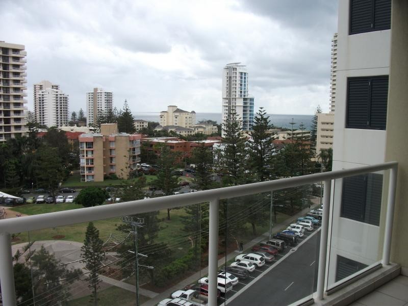 21/20 Queensland Avenue, Broadbeach QLD 4218