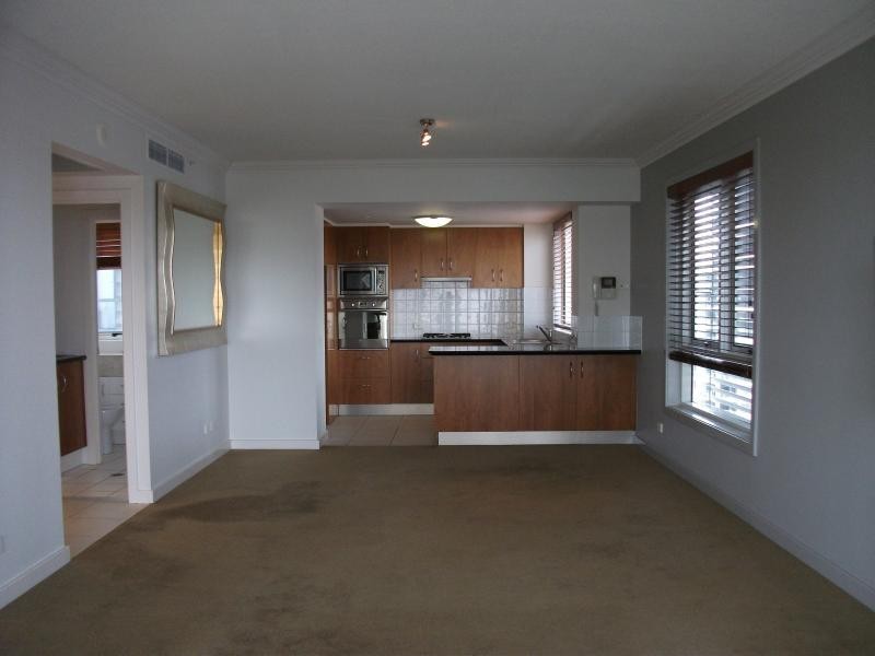 21/20 Queensland Avenue, Broadbeach QLD 4218