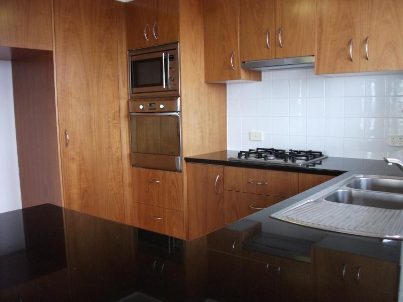 21/20 Queensland Avenue, Broadbeach QLD 4218