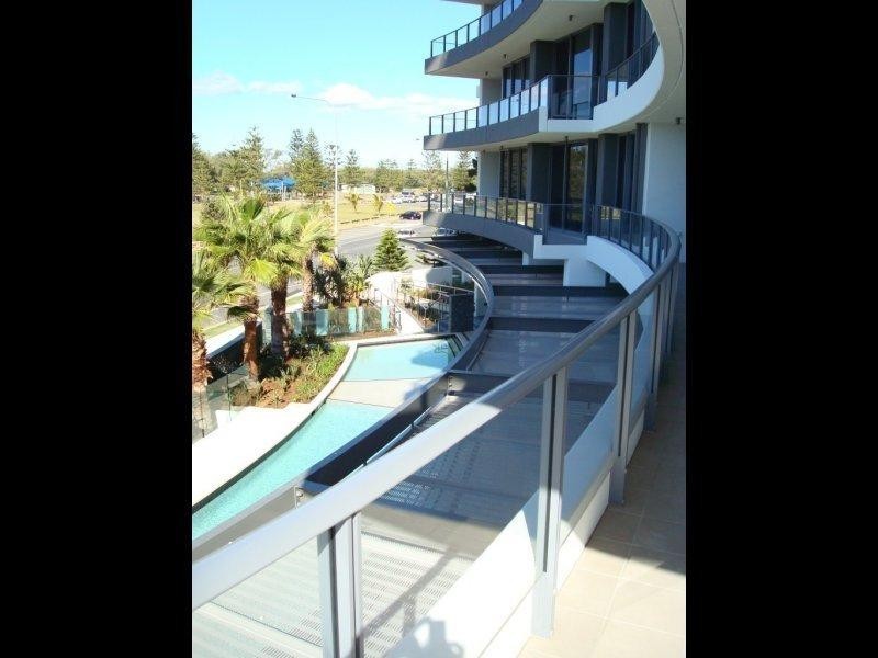 1/173 Old Burleigh Road, Broadbeach QLD 4218