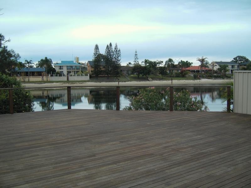 2 Weatherly Avenue, Mermaid Beach QLD 4218