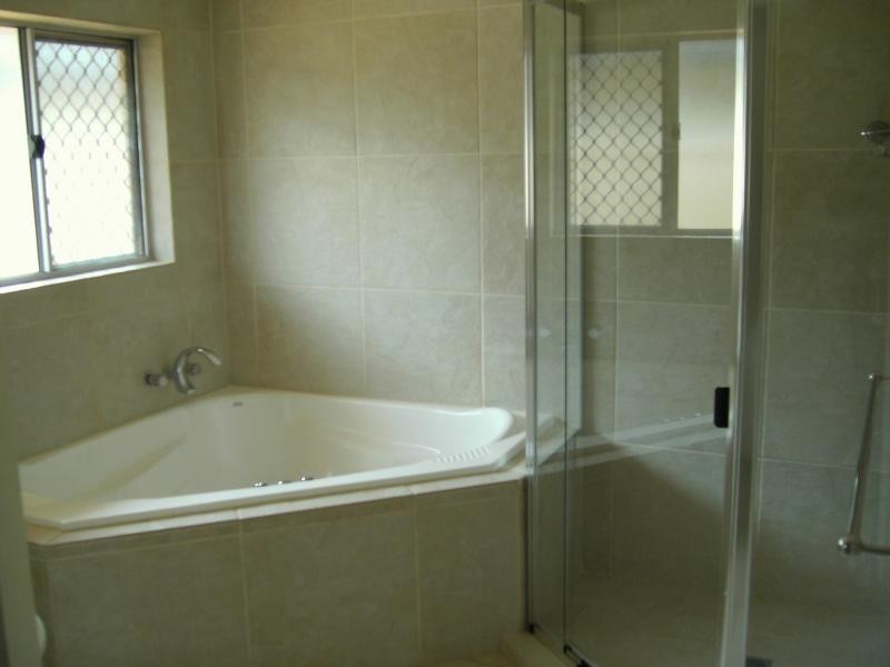 2 Weatherly Avenue, Mermaid Beach QLD 4218