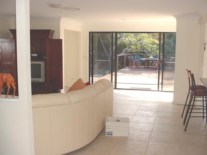 2 Weatherly Avenue, Mermaid Beach QLD 4218