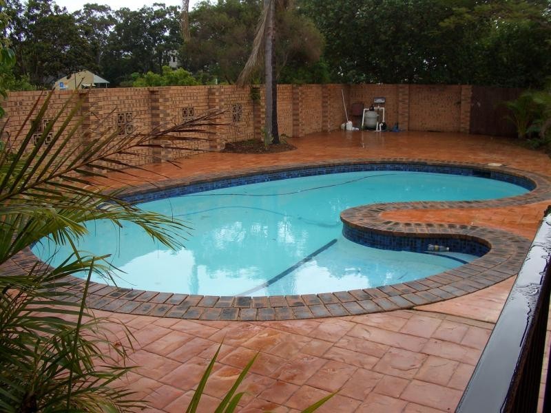 2 Weatherly Avenue, Mermaid Beach QLD 4218