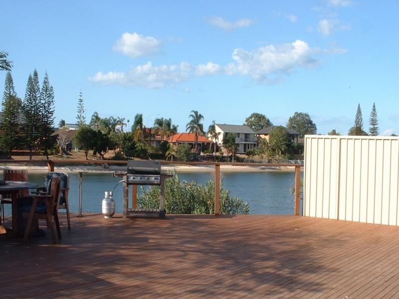 2 Weatherly Avenue, Mermaid Beach QLD 4218