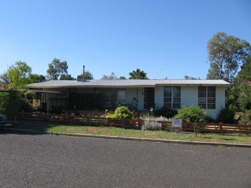 17 Geraghty Street, Cecil Plains QLD 4407