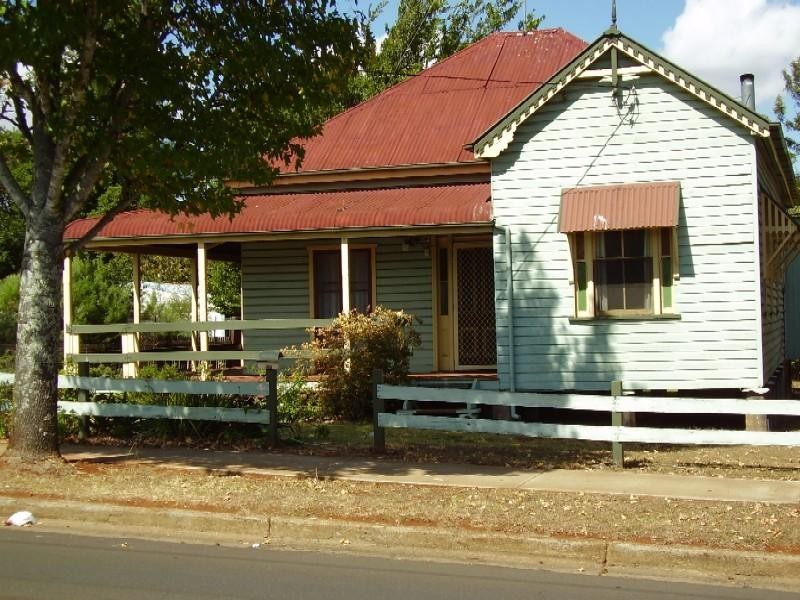 304 Alderley Street, Centenary Heights QLD 4350