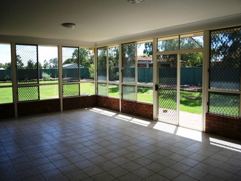 12 Voll Avenue, Oakey QLD 4401