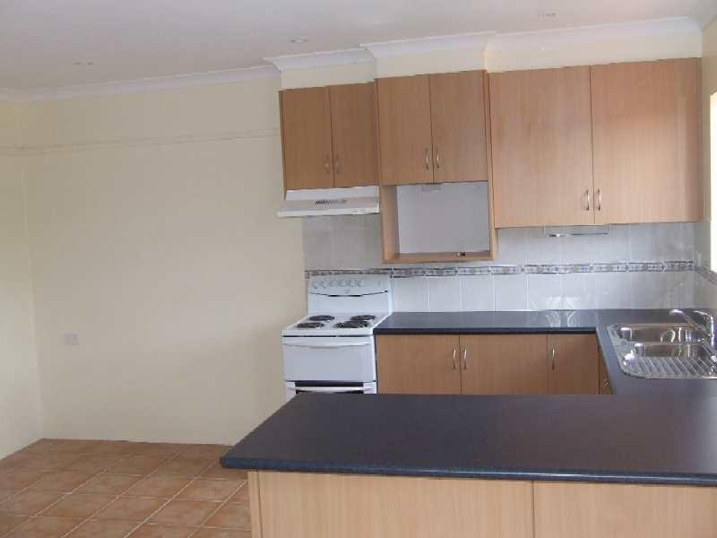 2/25 Hampton, Newtown QLD 4350