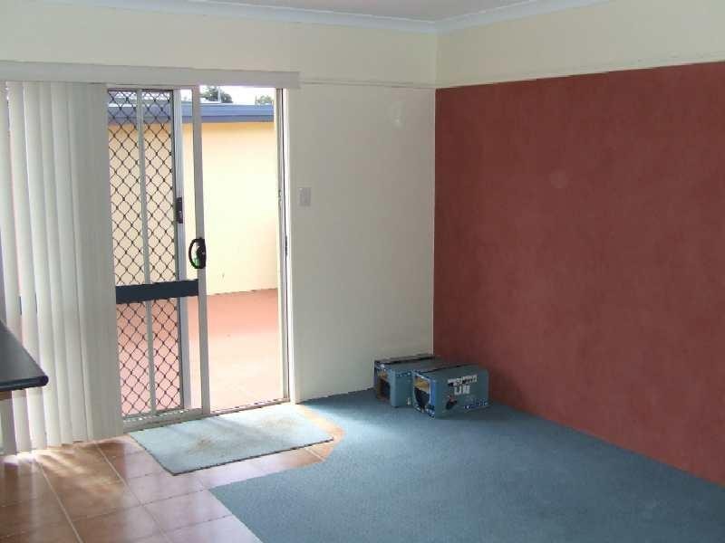 2/25 Hampton, Newtown QLD 4350