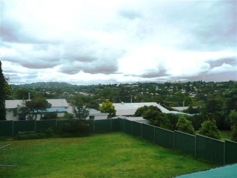 119 Perth Street, Centenary Heights QLD 4350