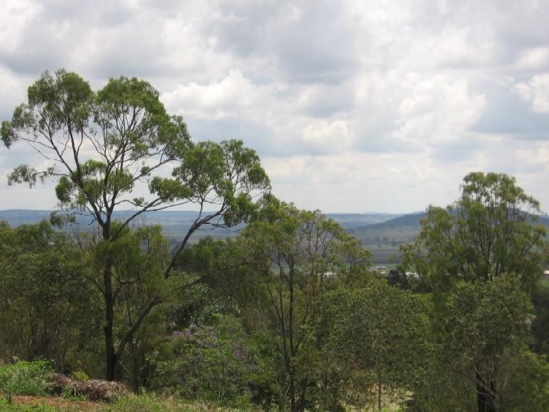 9 Skyline Drive, Glenvale QLD 4350