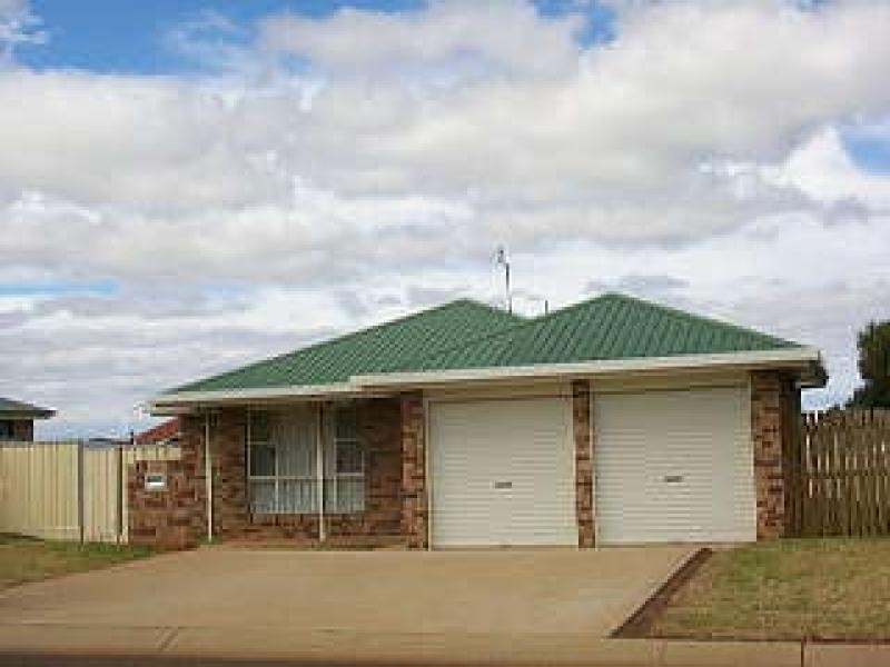 24 Catalina Drive, Wilsonton QLD 4350