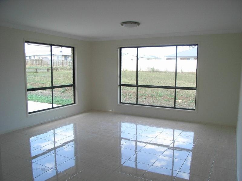 16 Newman Road, Wyreema QLD 4352