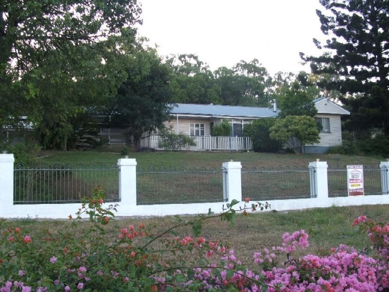 42 Toowoomba Road, Oakey QLD 4401