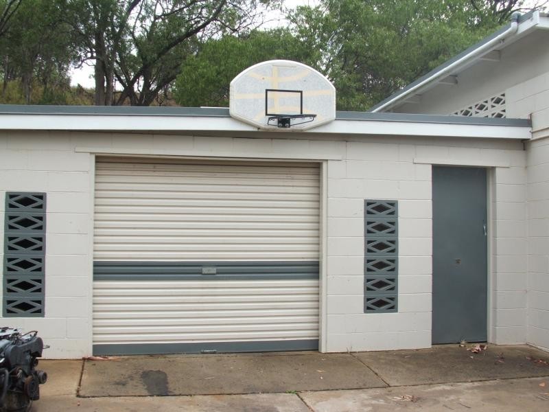 42 Toowoomba Road, Oakey QLD 4401