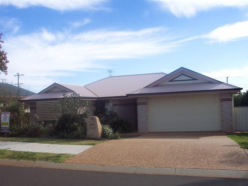 33 Fry Street, Middle Ridge QLD 4350