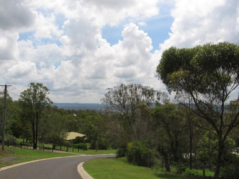 9 Skyline Drive, Glenvale QLD 4350