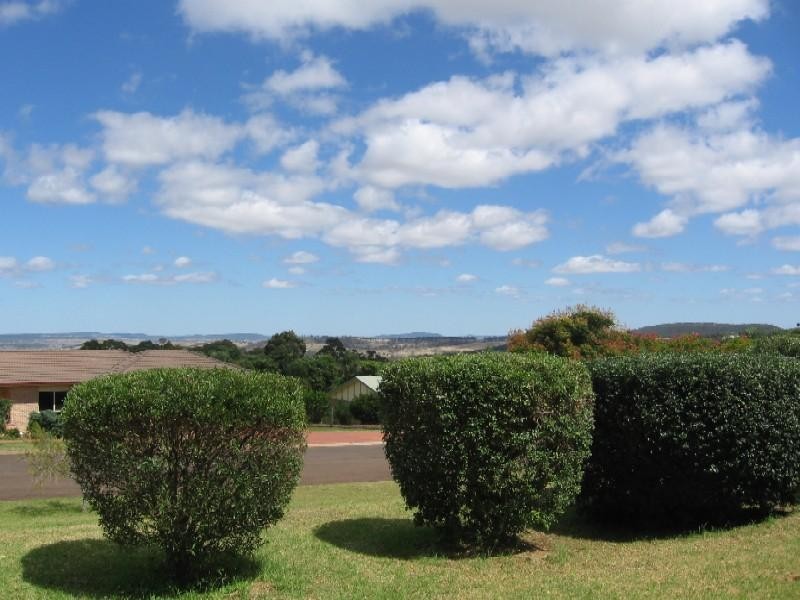 7 Trafalgar Street, Middle Ridge QLD 4350