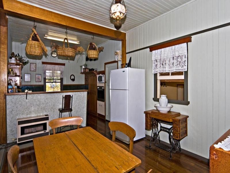 191 Spring Street, Middle Ridge QLD 4350