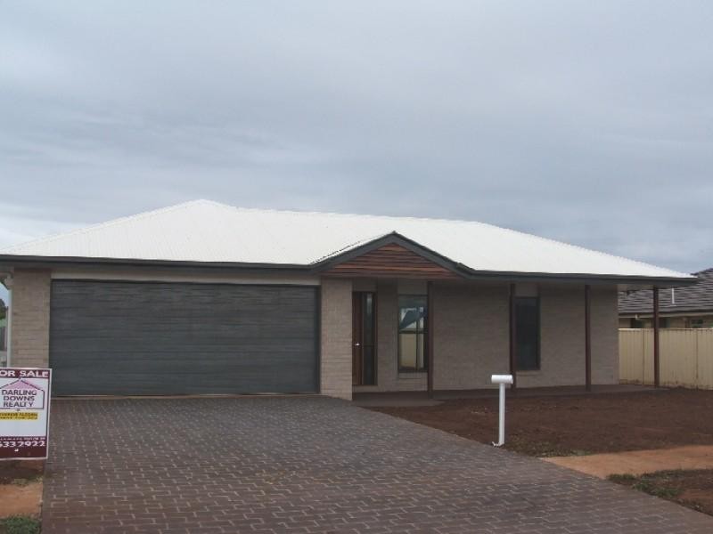 21 Berghofer Drive, Oakey QLD 4401