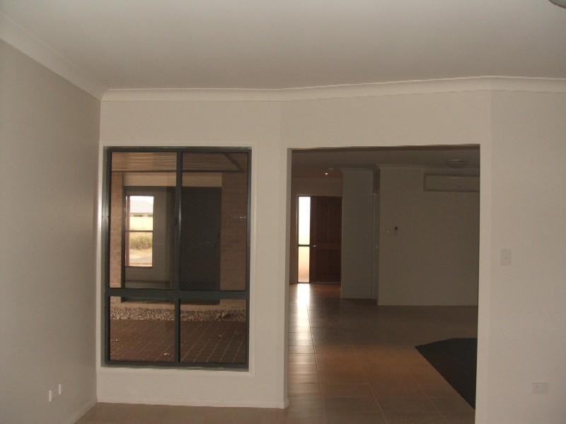 21 Berghofer Drive, Oakey QLD 4401