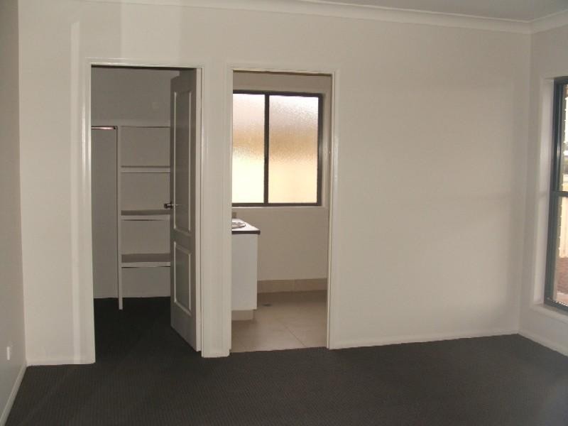 21 Berghofer Drive, Oakey QLD 4401