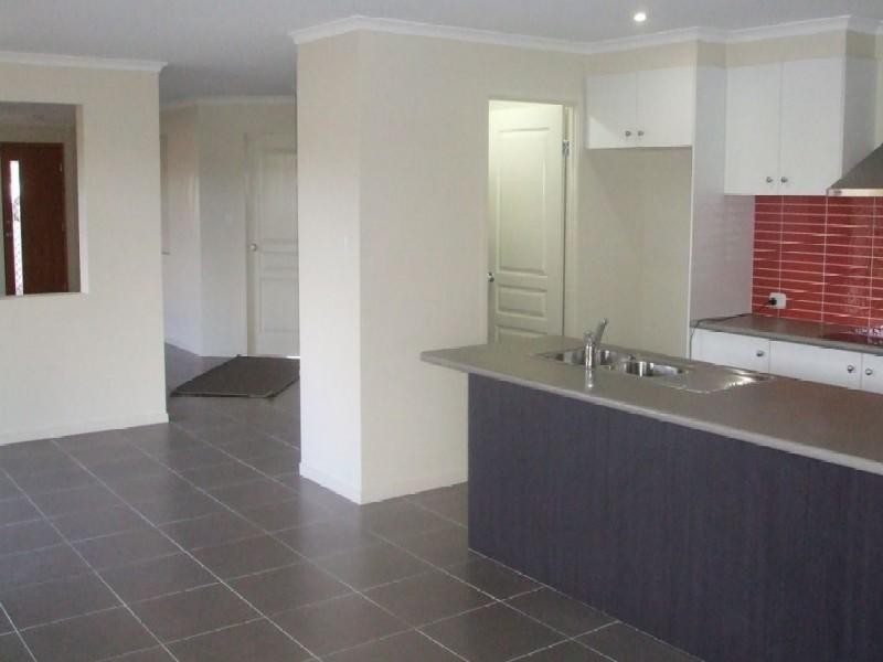 31 Sunset Drive, Glenvale QLD 4350