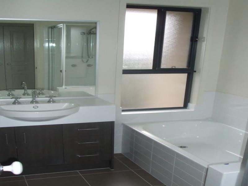 31 Sunset Drive, Glenvale QLD 4350